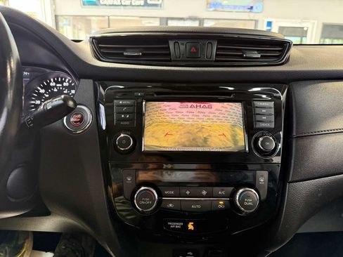 Used 2019 Nissan Rogue SV AWD/4WD image 21