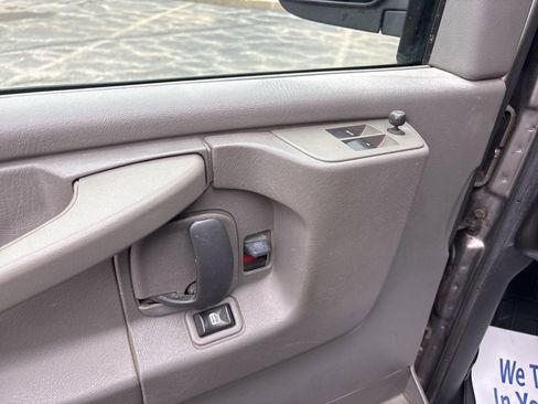 Used 2008 Chevrolet Express 1500 AWD Passenger w/ LT Preferred Equipment Group image 30