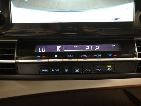 Used 2021 Toyota Sienna LE image 19