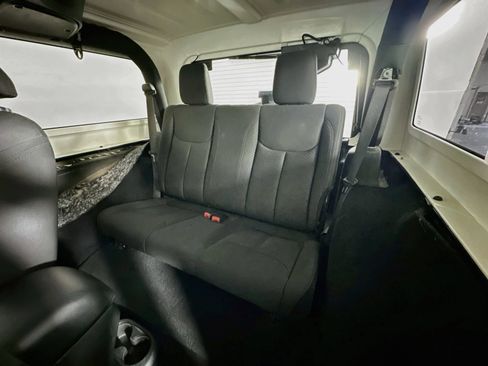 Used 2018 Jeep Wrangler Sport w/ Connectivity Group AWD/4WD image 20