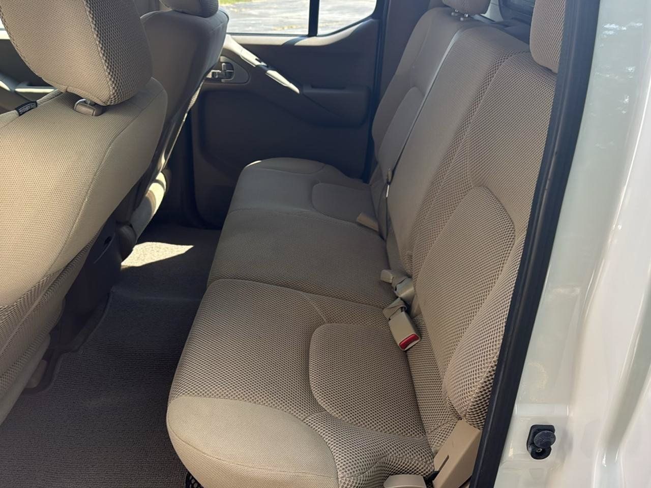 Used 2012 Nissan Frontier SV AWD/4WD image 12