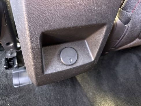 Used 2017 Chevrolet Equinox LT w/ Convenience Package image 18