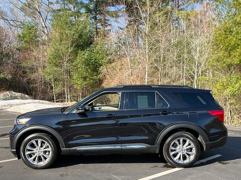 Used 2024 Ford Explorer XLT w/ Equipment Group 202A image 2