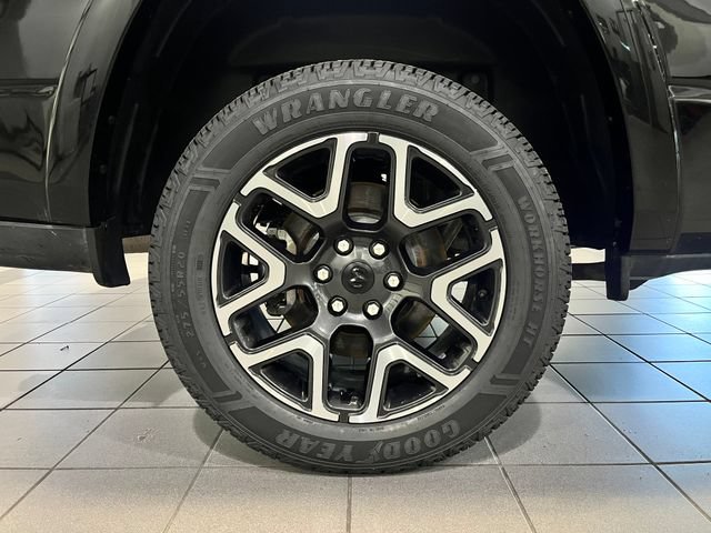 Used 2025 RAM 1500 Laramie AWD/4WD image 9