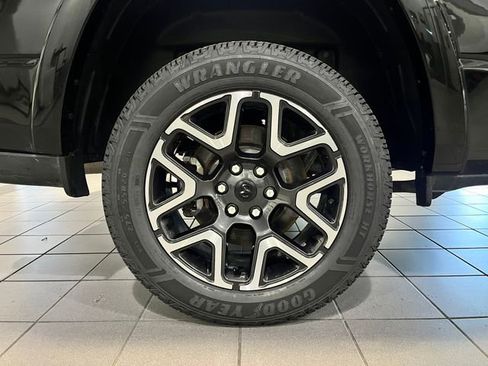 Used 2025 RAM 1500 Laramie AWD/4WD image 9