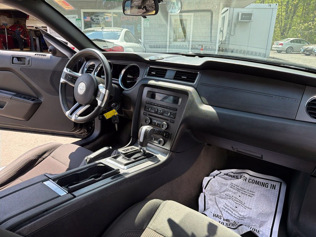 Used 2014 Ford Mustang Convertible RWD image 31
