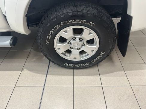 Used 2010 Toyota Tacoma 4x4 Double Cab w/ TRD Off-Road Pkg image 19