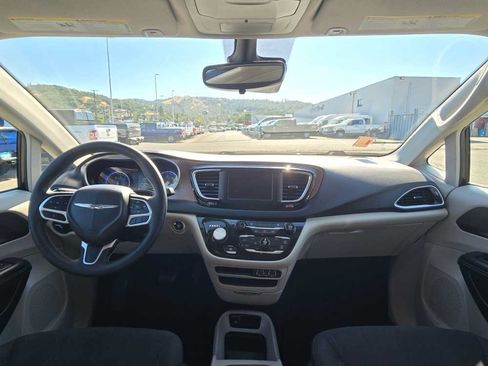 Used 2023 Chrysler Voyager LX FWD image 15