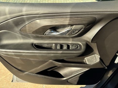 Used 2024 GMC Terrain SLE image 17