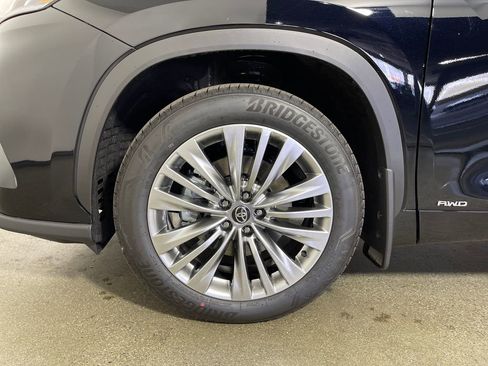 New 2026 Toyota Highlander Platinum AWD/4WD image 11
