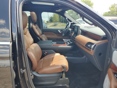 Certified 2023 Lincoln Navigator Reserve AWD/4WD image 9