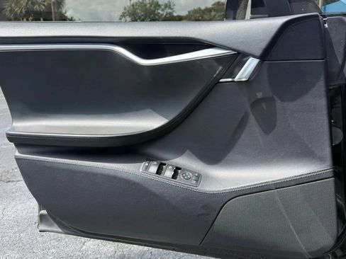 Used 2013 Tesla Model S Performance RWD image 19