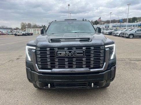 Used 2024 GMC Sierra 2500 Denali Ultimate AWD/4WD image 2