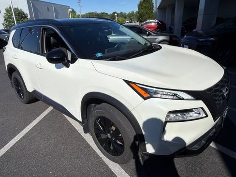 Used 2023 Nissan Rogue SV w/ SV Premium B Package AWD/4WD image 2