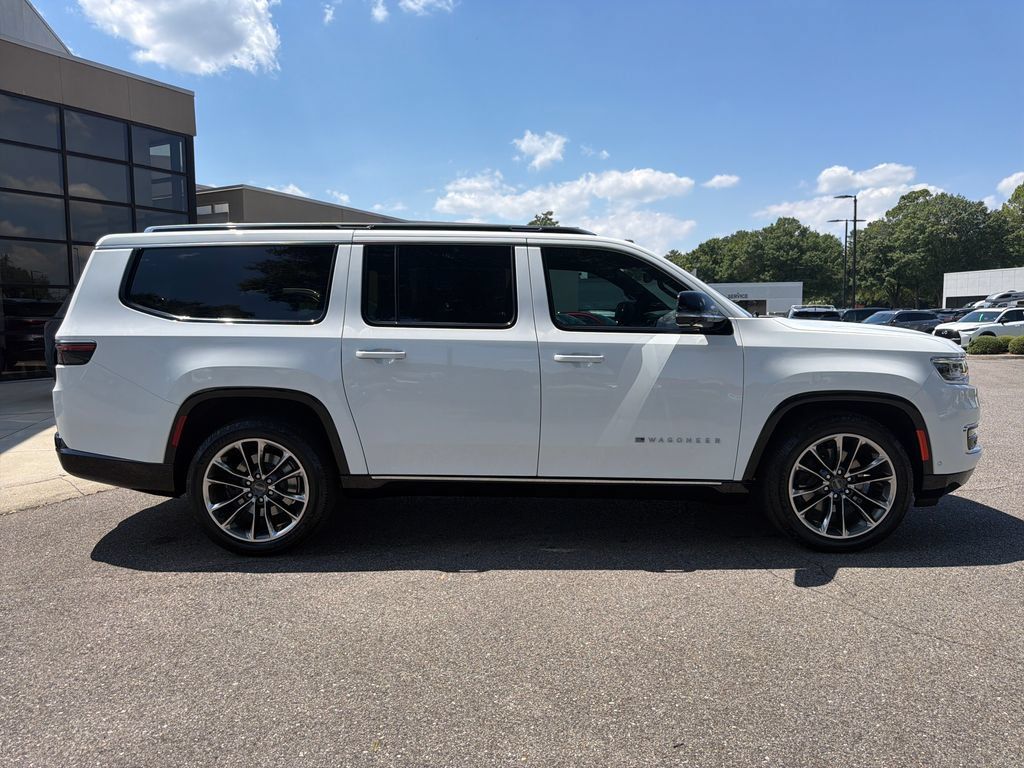 Used 2023 Jeep Wagoneer L Series III w/ Premium Group I RWD image 14
