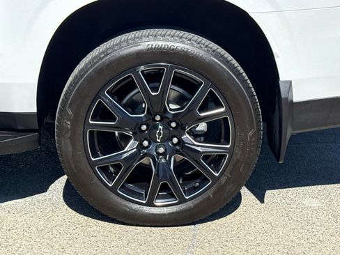 Used 2025 Chevrolet Suburban LT w/ Comfort Package AWD/4WD image 14