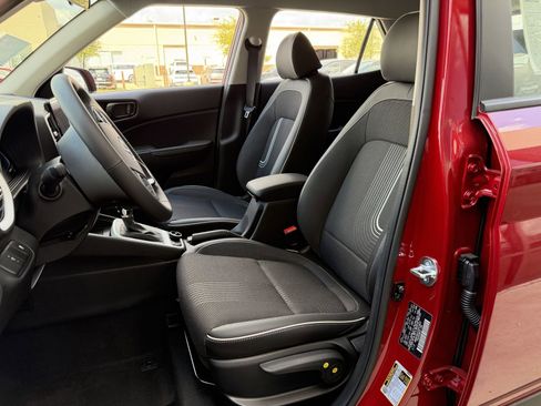 New 2025 Hyundai Venue Limited image 21