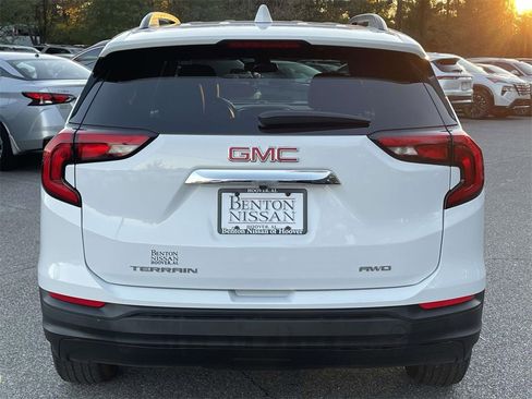 Used 2021 GMC Terrain SLE w/ Driver Convenience Package image 4