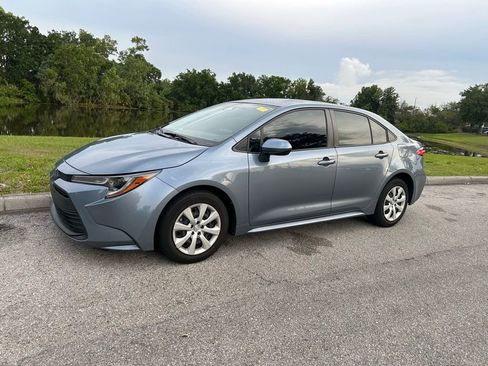 Used 2023 Toyota Corolla LE FWD image 2