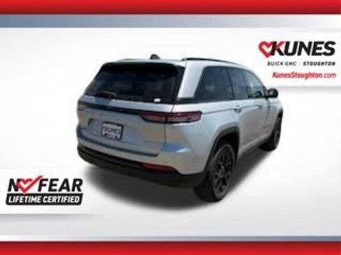 Used 2024 Jeep Grand Cherokee Altitude AWD/4WD image 10