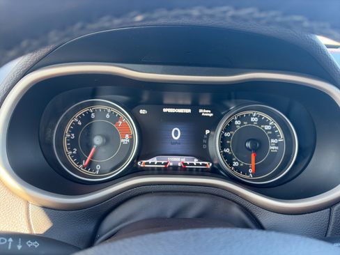 Used 2017 Jeep Cherokee Trailhawk AWD/4WD image 17