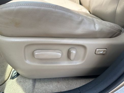 Used 2009 Toyota RAV4 Limited AWD/4WD image 19