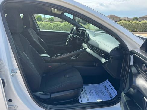 Used 2025 Hyundai Elantra Sport FWD image 32