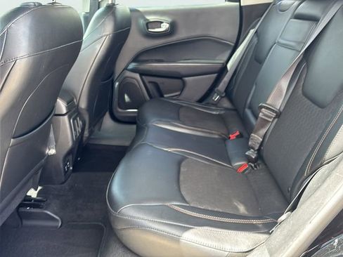 Used 2018 Jeep Compass Latitude w/ Popular Equipment Group FWD image 15