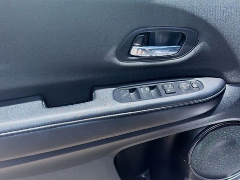 Used 2021 Honda HR-V LX image 14