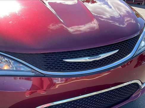 Used 2017 Chrysler Pacifica Touring-L image 34