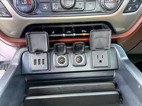 Used 2014 Chevrolet Silverado 1500 High Country w/ High Country Premium Package AWD/4WD image 20
