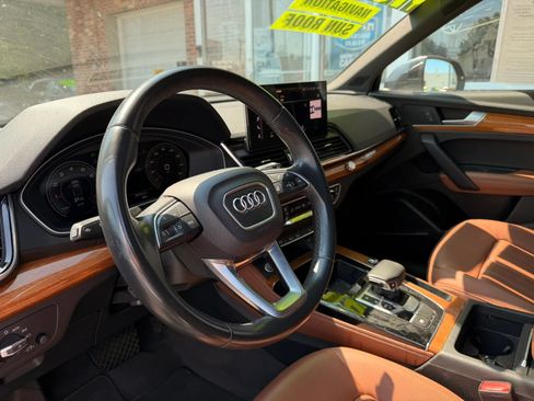 Used 2021 Audi Q5 2.0T Premium Plus w/ Premium Plus Package AWD/4WD image 3