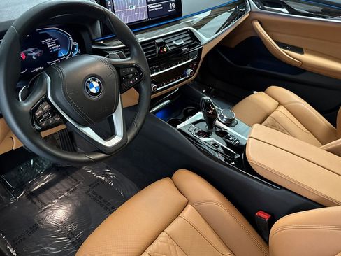 Certified 2023 BMW 530e w/ Convenience Package image 4