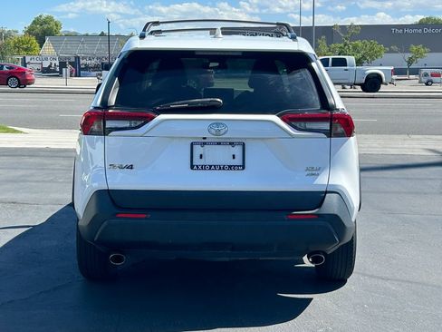 Used 2022 Toyota RAV4 XLE AWD/4WD image 5