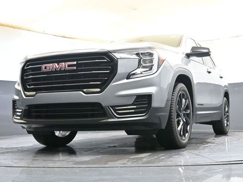 Used 2023 GMC Terrain SLE w/ Driver Convenience Package AWD/4WD image 30