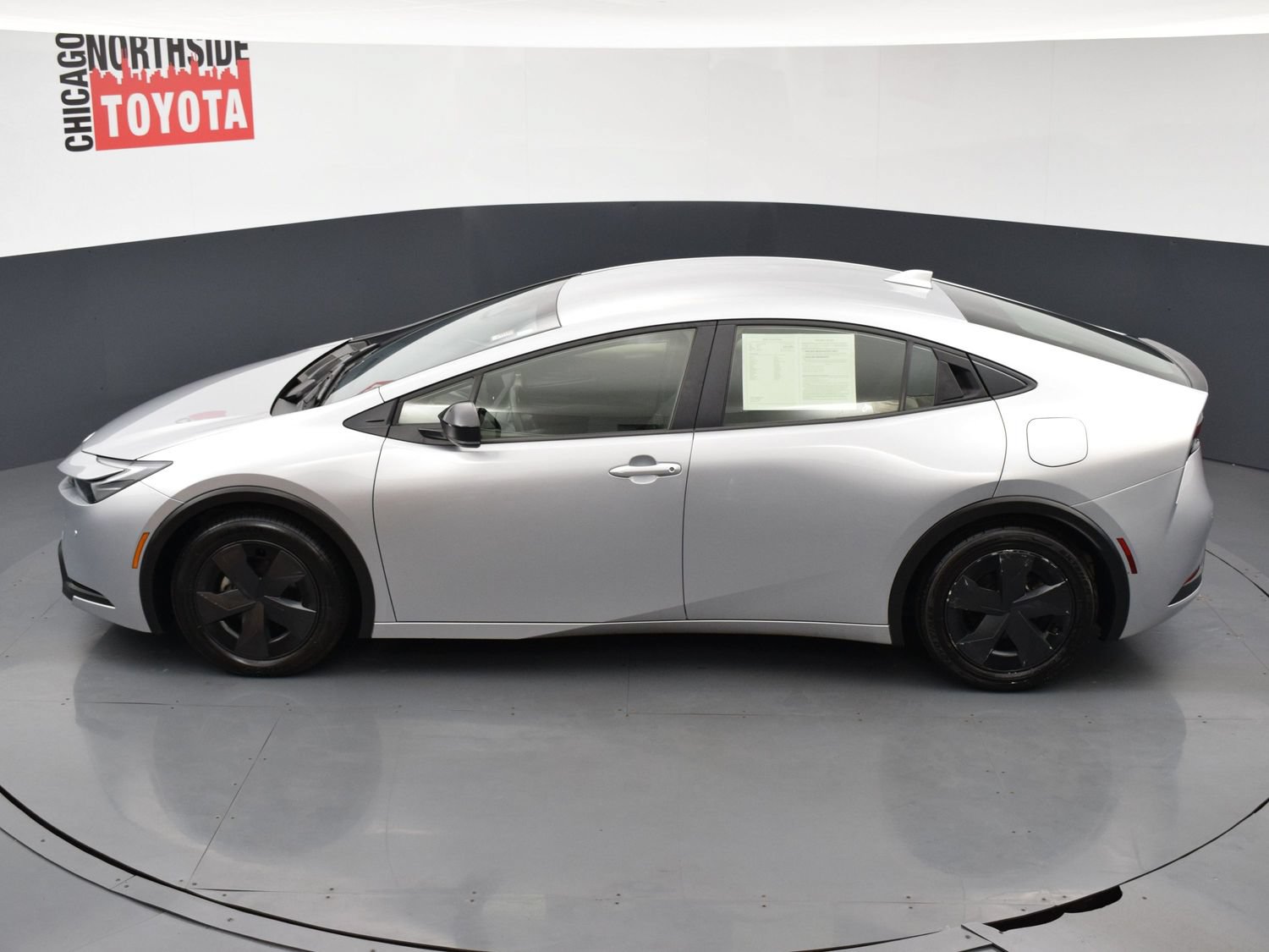 Used 2025 Toyota Prius LE FWD image 17