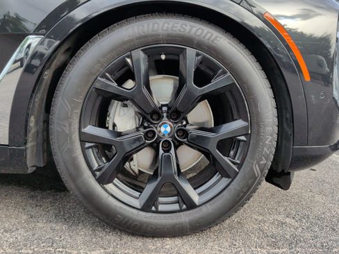 Used 2024 BMW X7 xDrive40i w/ Premium Package AWD/4WD image 14