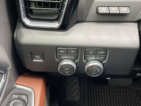 New 2026 GMC Sierra 3500 Denali Ultimate AWD/4WD image 18