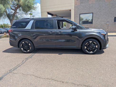 New 2026 Kia Carnival EX FWD image 2