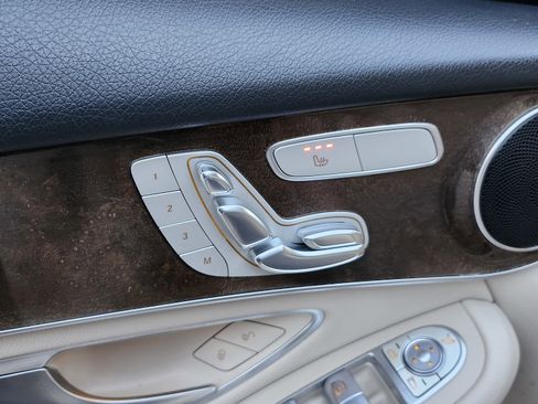 Used 2017 Mercedes-Benz GLC 300 w/ Premium 1 Package image 25