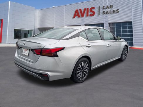 Used 2024 Nissan Altima 2.5 SV image 6