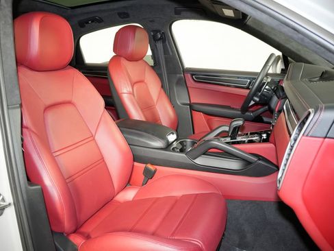 Certified 2021 Porsche Cayenne GTS AWD/4WD image 43
