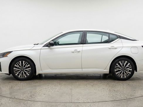 Used 2025 Nissan Altima 2.5 SV FWD image 5