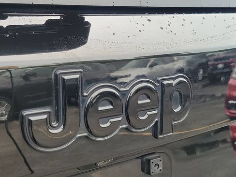 Certified 2023 Jeep Renegade Trailhawk AWD/4WD image 8