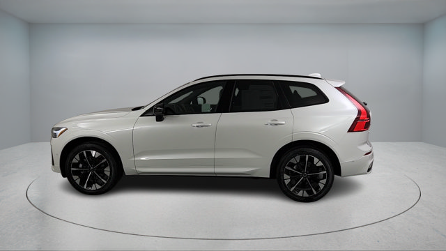 Used 2026 Volvo XC60 B5 Plus w/ Climate Package PRO AWD/4WD image 4
