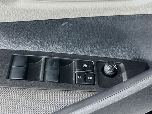 Used 2025 Toyota Corolla LE image 15