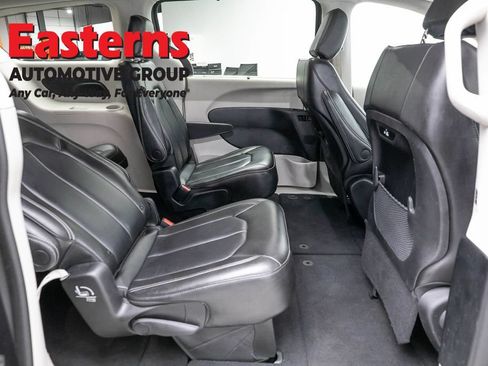 Used 2023 Chrysler Pacifica Touring-L FWD image 24