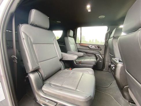 Used 2025 GMC Yukon XL Denali AWD/4WD image 27
