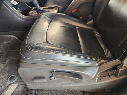Used 2016 GMC Canyon SLT w/ Driver Alert Package RWD image 24