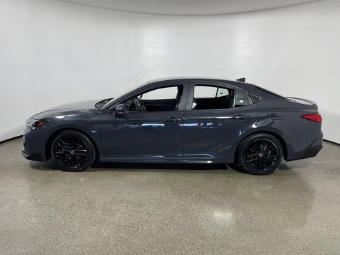 Used 2025 Toyota Camry SE FWD image 6